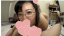 【Amateur Personal Photography Lori】I tried to put gym clothes on the glasses loli. On the way, my housemate came back, so I had a threesome vaginal shot as it was.
